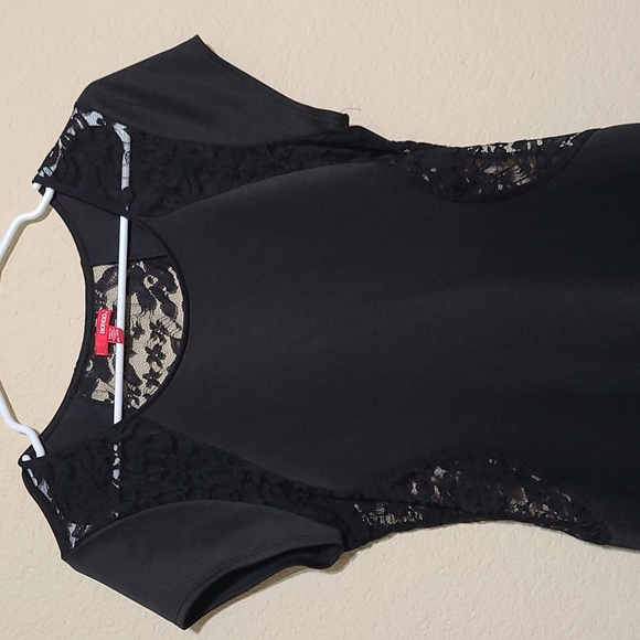 Bongo Lace Bodycon Dress - Picture 2 of 8